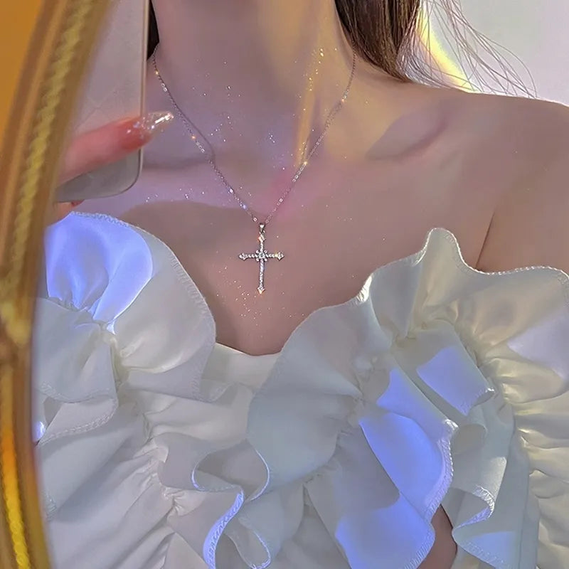 Silver Cross Fashionable Lightweight Luxury Pendant Necklace with Diamond-like Sparkling Zircon