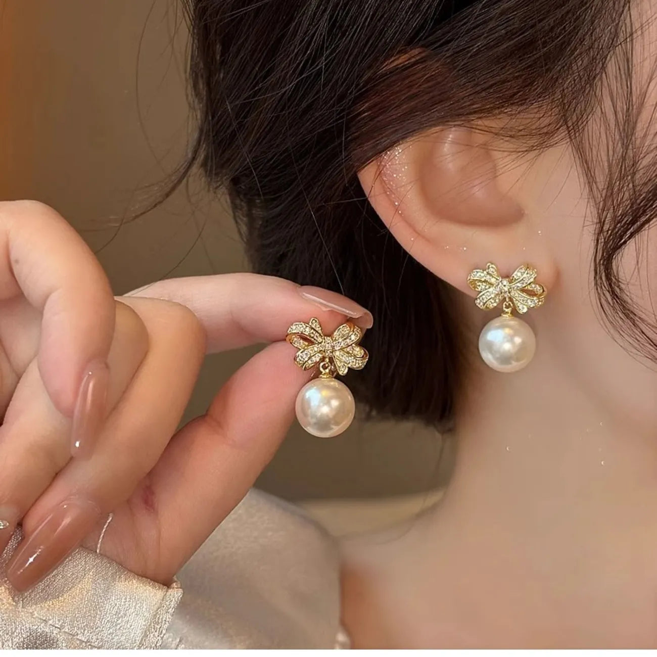 Gold 10mm Freshwater Pearl Bowknot Light Luxury Fashion Earrings with Diamond-like Sparkling Zircon