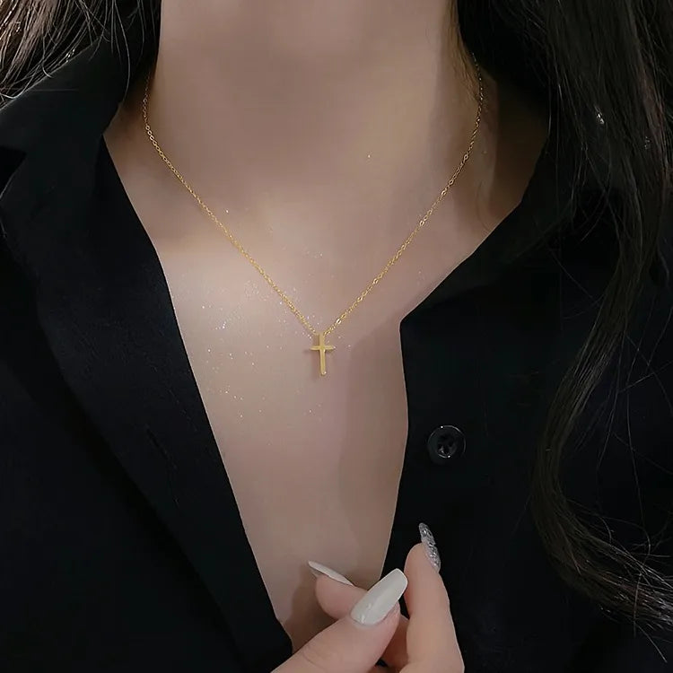 Minimalist Gold Cross Pendant Necklace – Perfect for Any Outfit