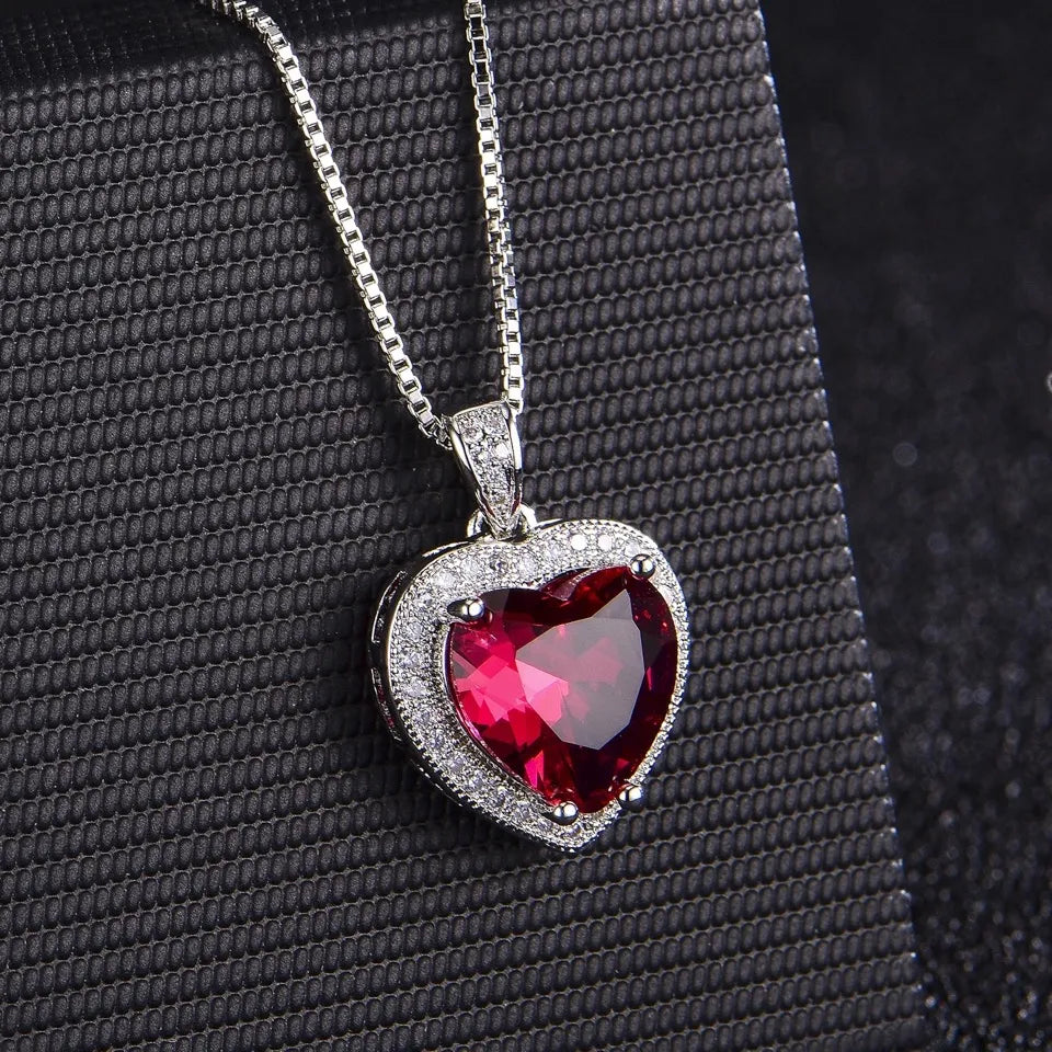 Silver Romantic Heart-Shaped Fashion Pendant Necklace with Zircon