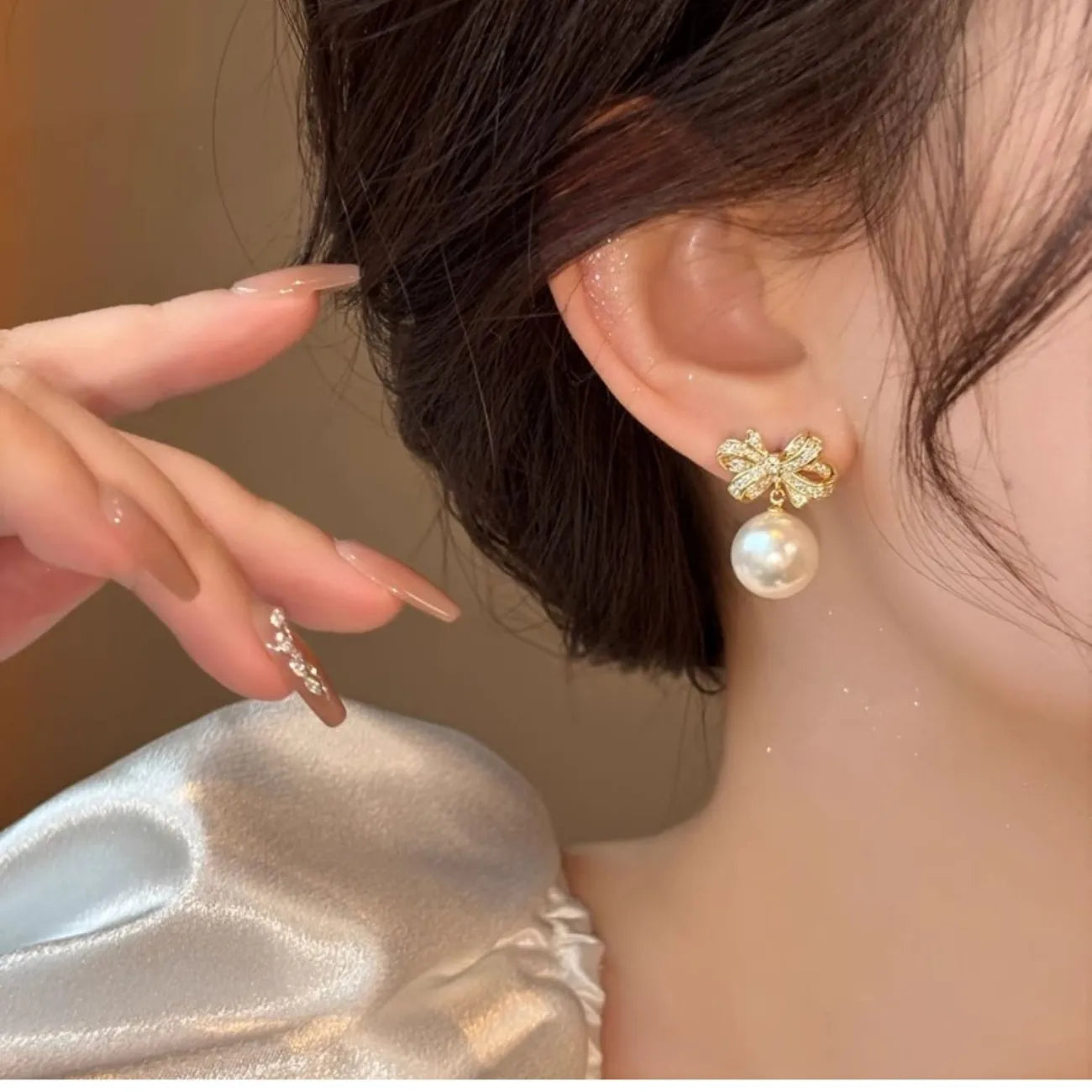 Gold 10mm Freshwater Pearl Bowknot Light Luxury Fashion Earrings with Diamond-like Sparkling Zircon