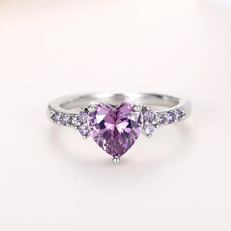 Fashionable Silver Heart Engagement Ring with Diamond-like Sparkling Zircon