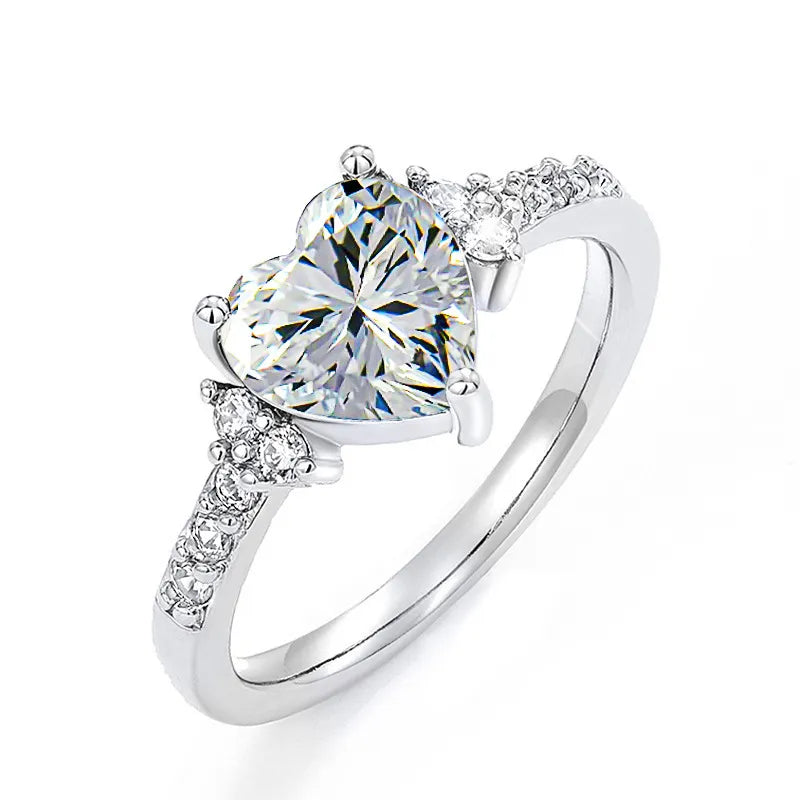 Fashionable Silver Heart Engagement Ring with Diamond-like Sparkling Zircon