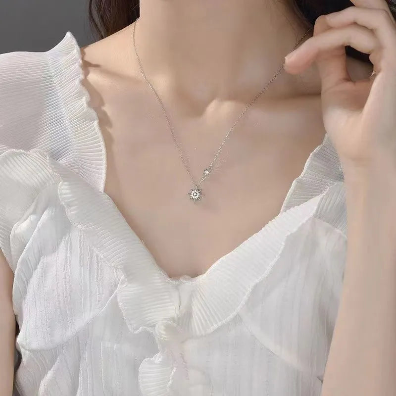 Silver Shining Diamond Star Pendant Necklace with Diamond-like Sparkling Zircon
