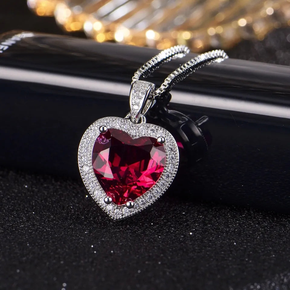 Silver Romantic Heart-Shaped Fashion Pendant Necklace with Zircon