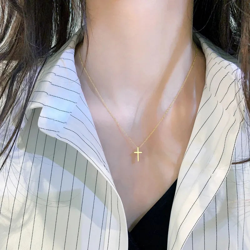 Minimalist Gold Cross Pendant Necklace – Perfect for Any Outfit