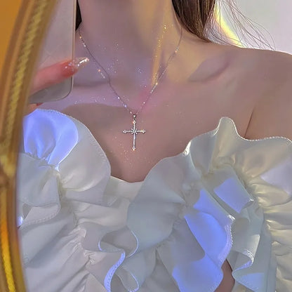 Silver Cross Fashionable Lightweight Luxury Pendant Necklace with Diamond-like Sparkling Zircon