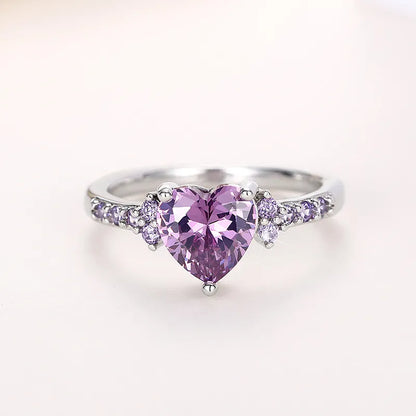 Fashionable Silver Heart Engagement Ring with Diamond-like Sparkling Zircon