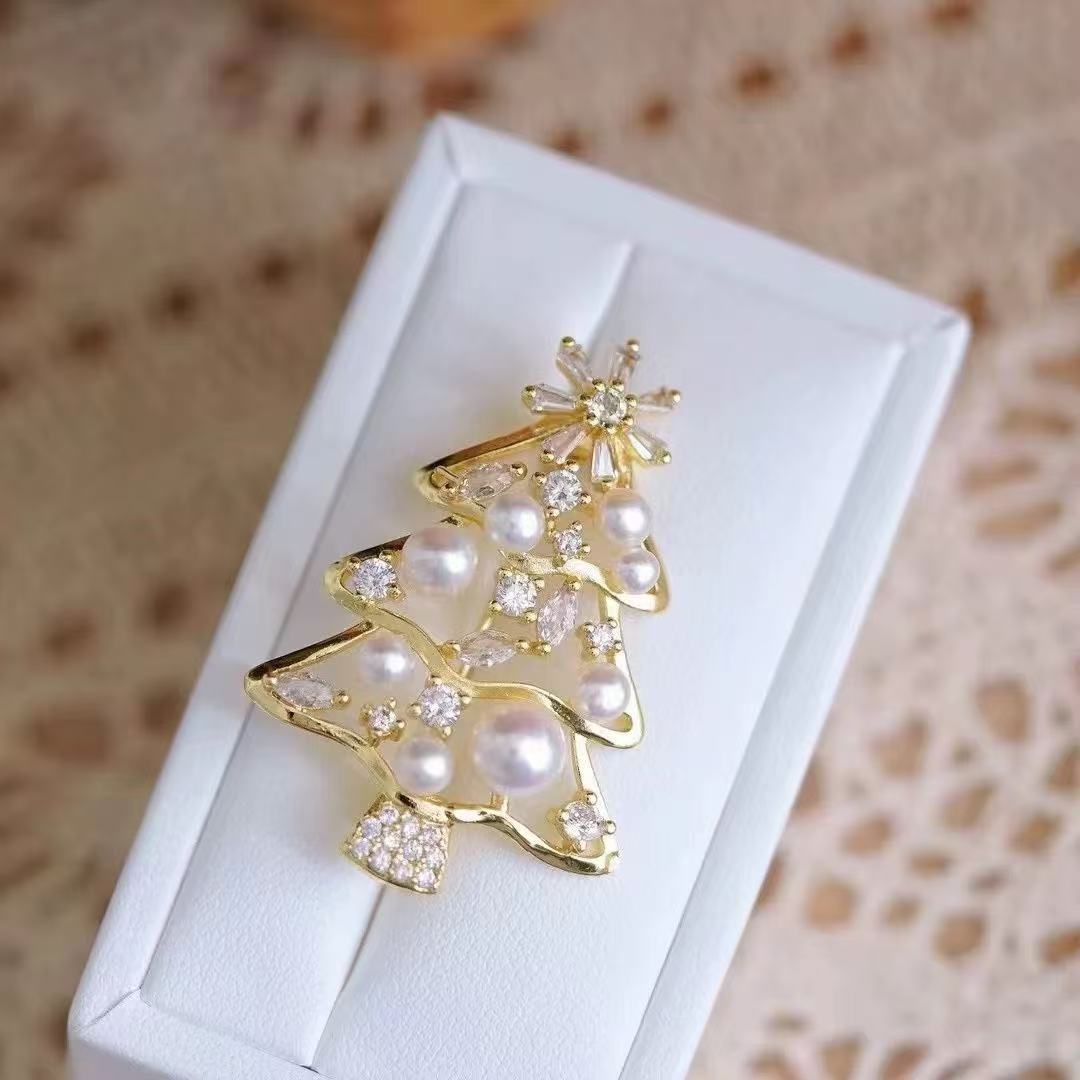 Fashionable Gold Christmas Tree Pendant Necklace with 4-8mm Freshwater Pearls – The Perfect Christmas Gift